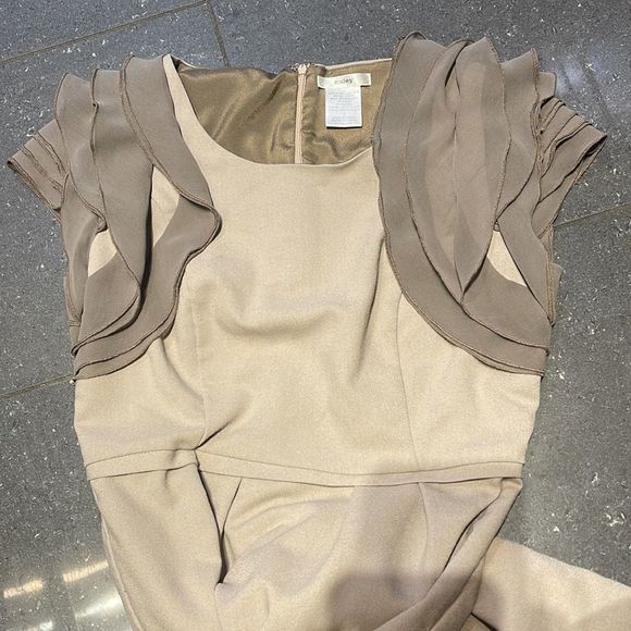 Small Esley Cream + Grey MIDI Dress - Picture 3 of 4